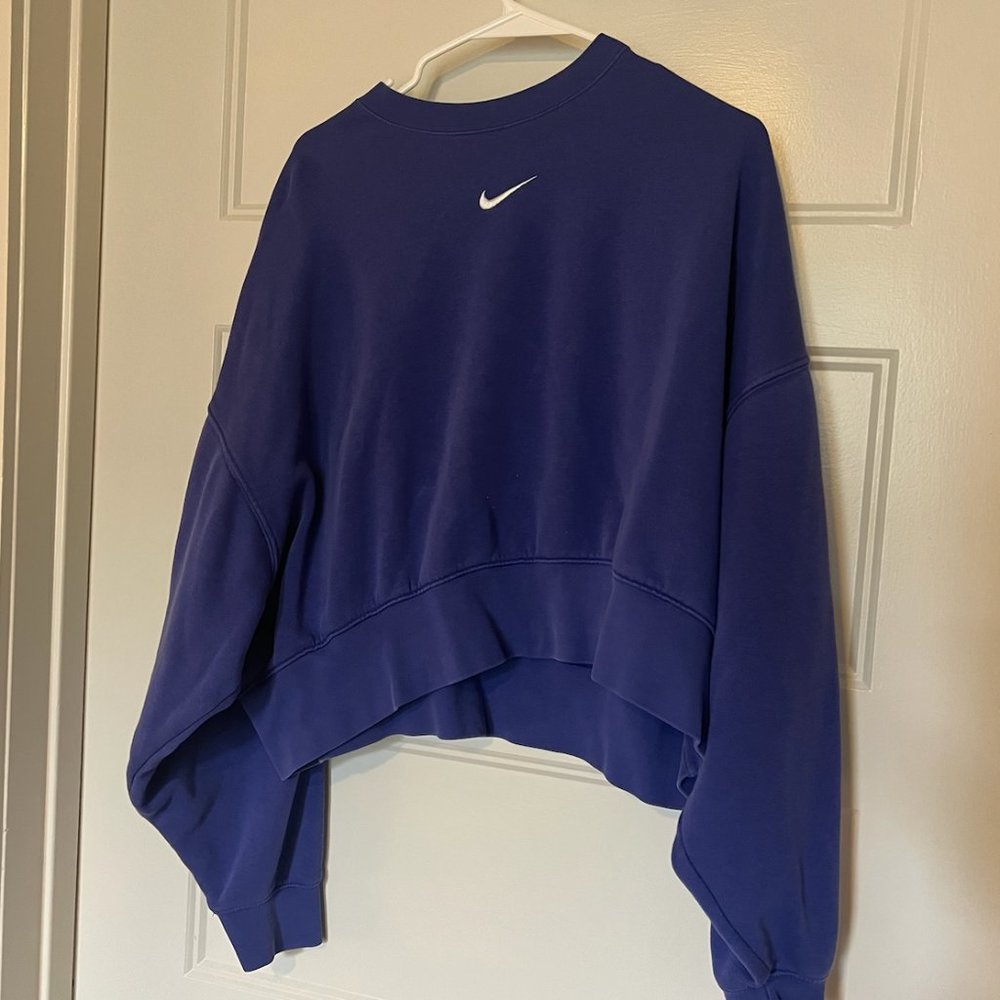 Purple Nike Retro crewneck pullover, cropped and oversized fit, Size S